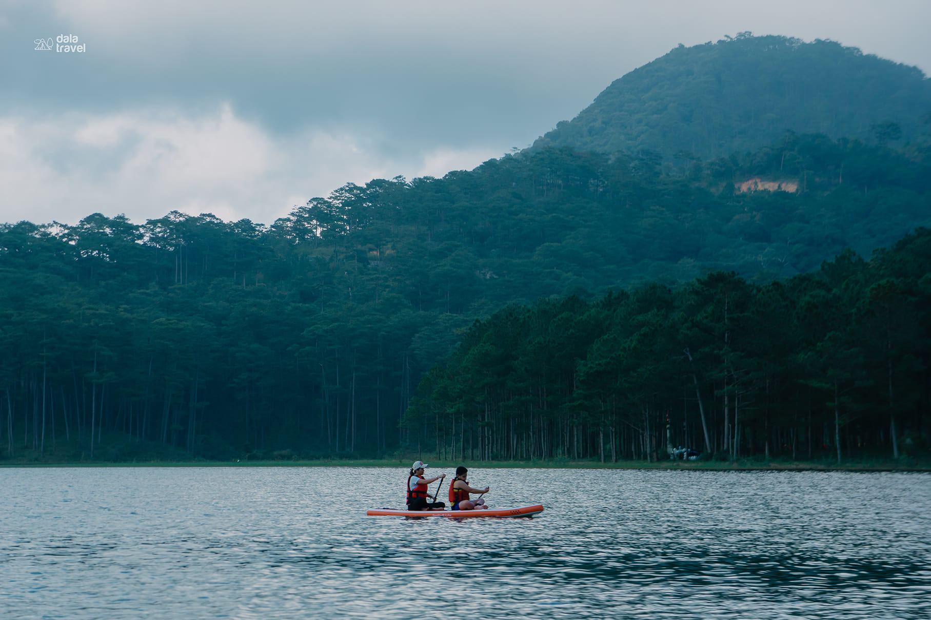 Trekking – chèo thuyền hơi giữa thiên nhiên